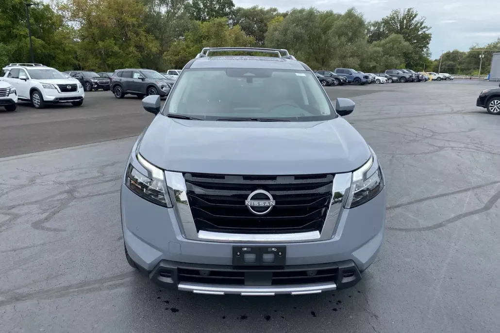 2025 Nissan Pathfinder Platinum photo 1