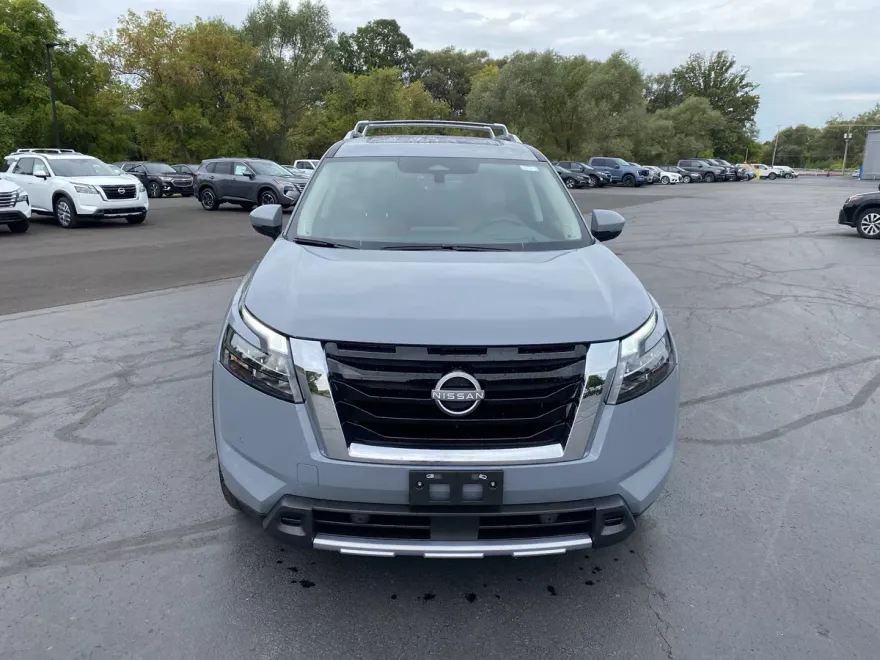 2025 Nissan Pathfinder Platinum photo 1