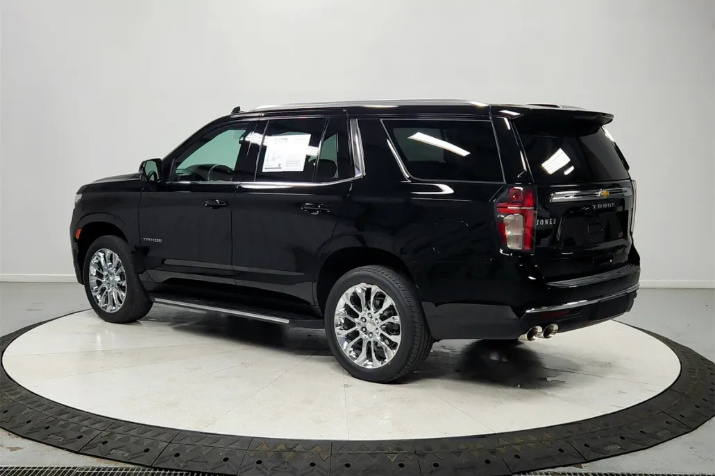 2022 Chevrolet Tahoe LT photo 1