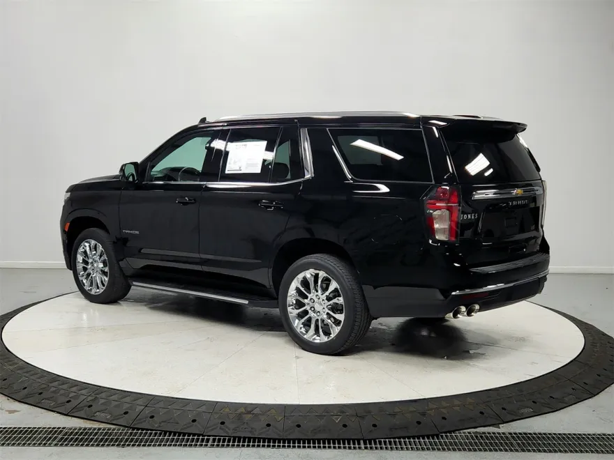 2022 Chevrolet Tahoe LT photo 1