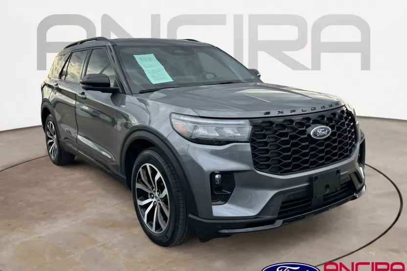 2025 Ford Explorer ST-Line photo 1