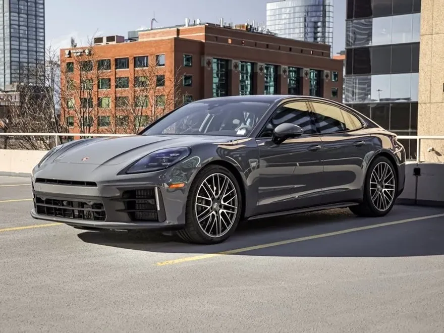 2025 Porsche Panamera 4 photo 1
