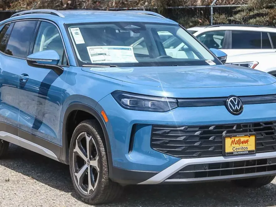 2025 Volkswagen Tiguan SE photo 1