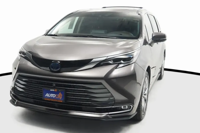 2021 Toyota Sienna Platinum photo 1