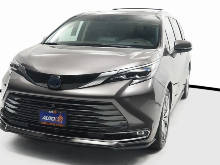 2021 Toyota Sienna Platinum photo 1