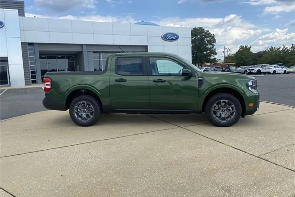 2025 Ford Maverick XLT photo 1