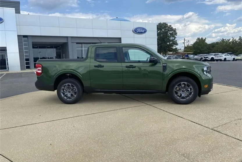 2025 Ford Maverick XLT photo 1