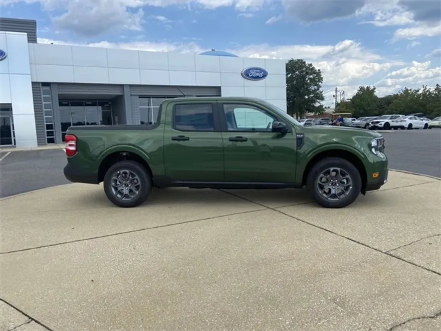 2025 Ford Maverick XLT photo 1