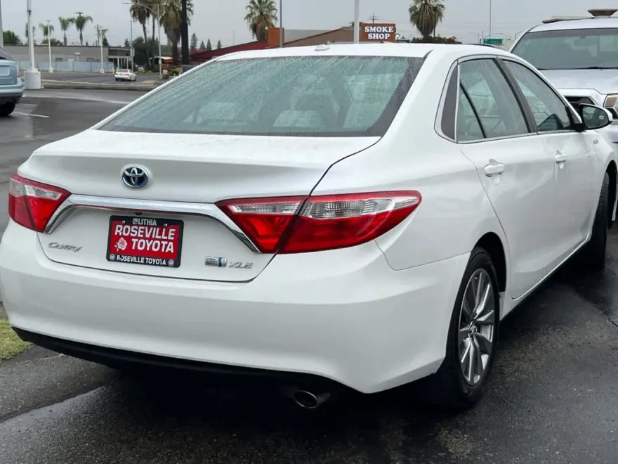 2017 Toyota Camry Hybrid XLE photo 1