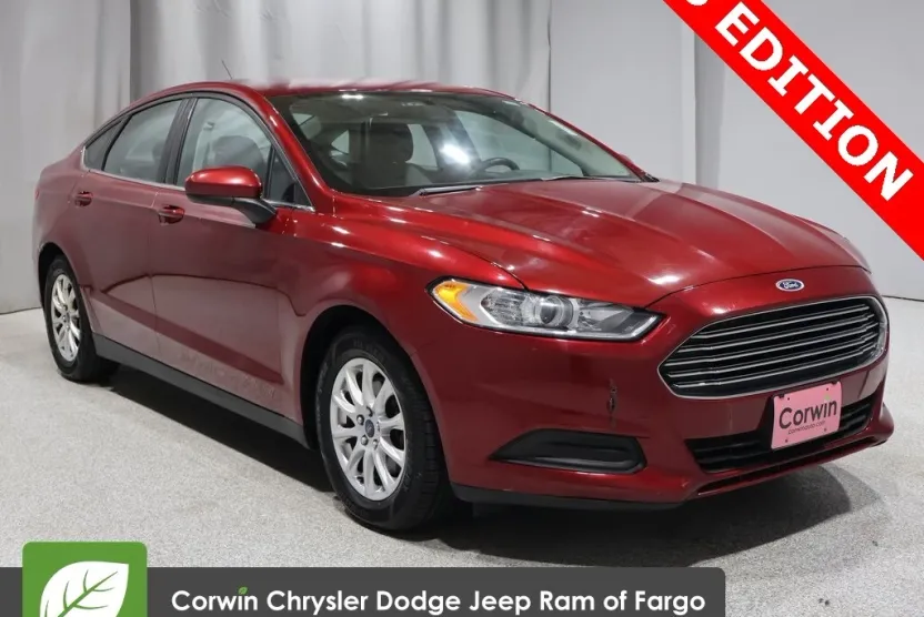 2016 Ford Fusion S photo 1