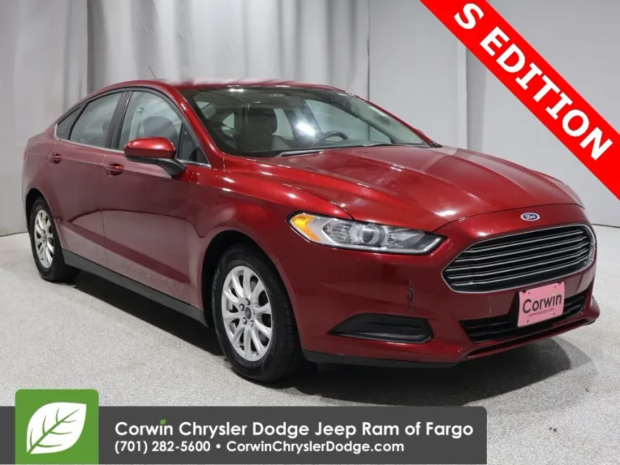 2016 Ford Fusion S photo 1