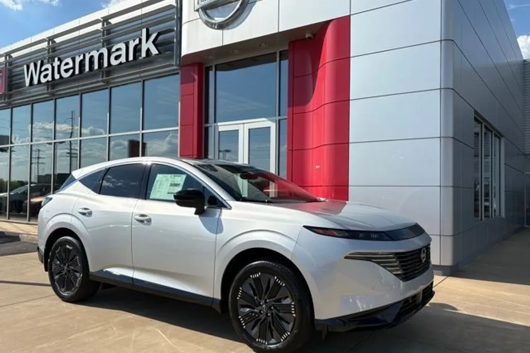 2025 Nissan Murano Platinum photo 1