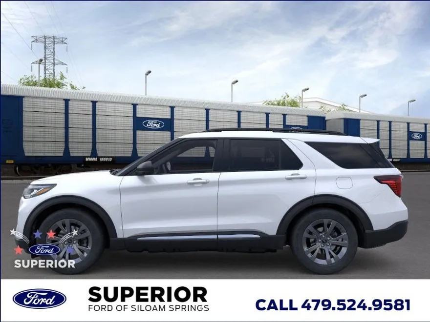 2025 Ford Explorer photo 1