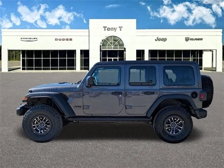 2025 Jeep Wrangler Willys photo 4
