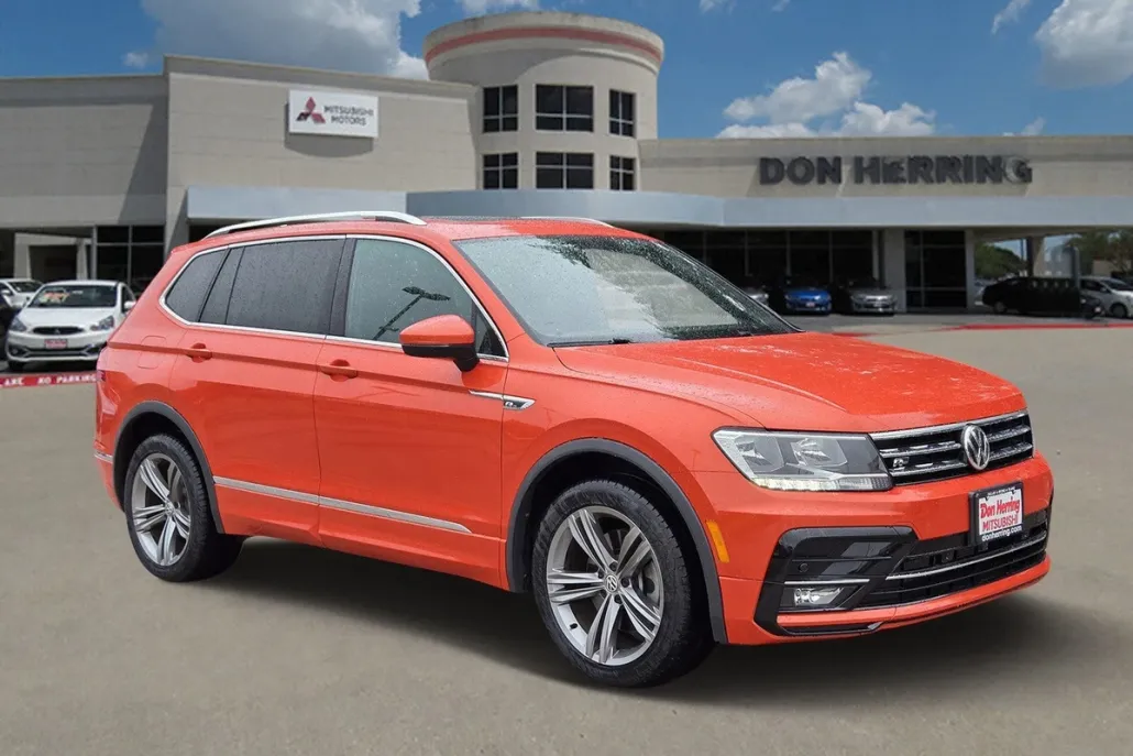 2019 Volkswagen Tiguan SEL R-Line photo 1