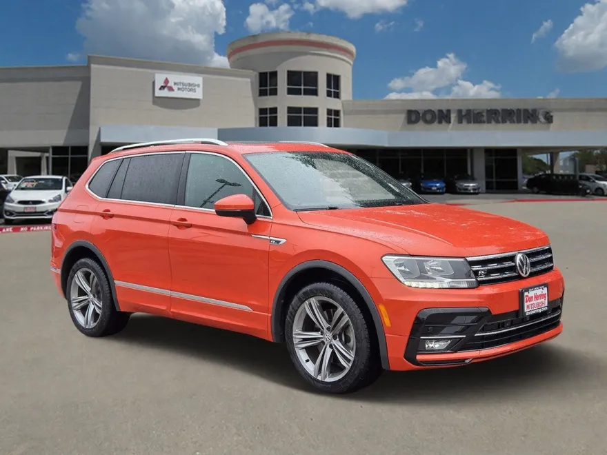 2019 Volkswagen Tiguan SEL R-Line photo 1