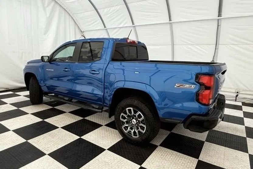 2024 Chevrolet Colorado Z71 photo 1