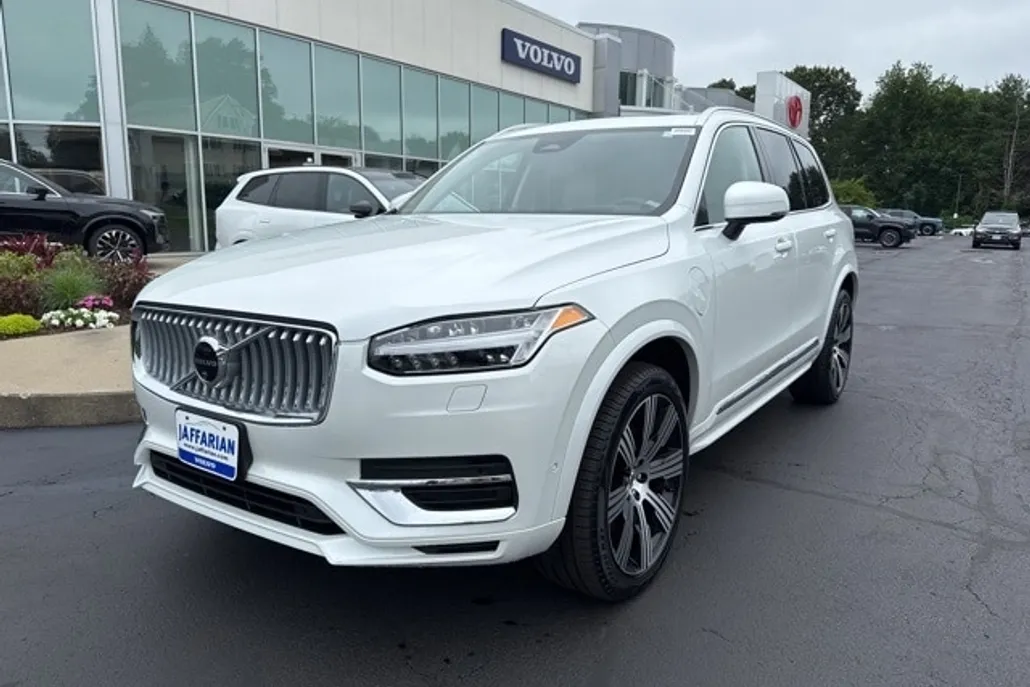 2025 Volvo XC90 T8 photo 1