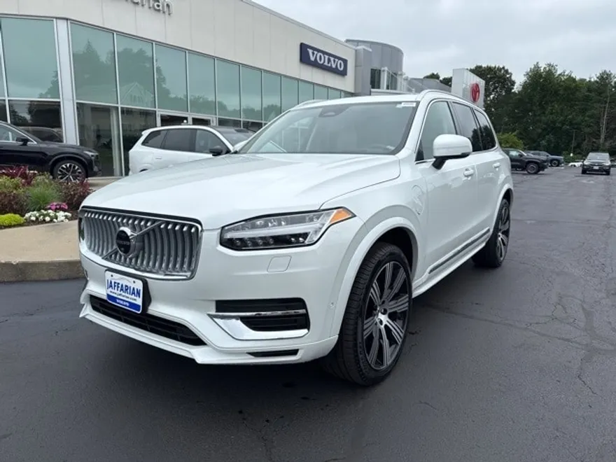 2025 Volvo XC90 T8 photo 1