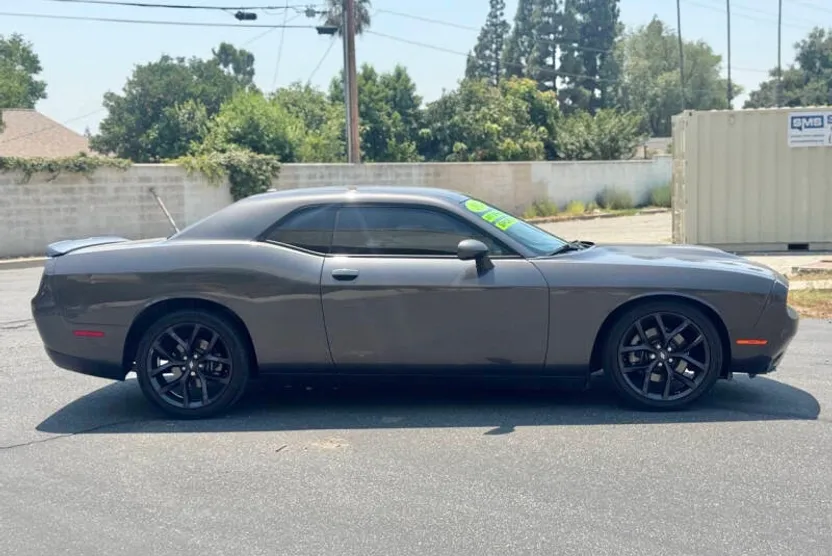 2021 Dodge Challenger GT photo 1