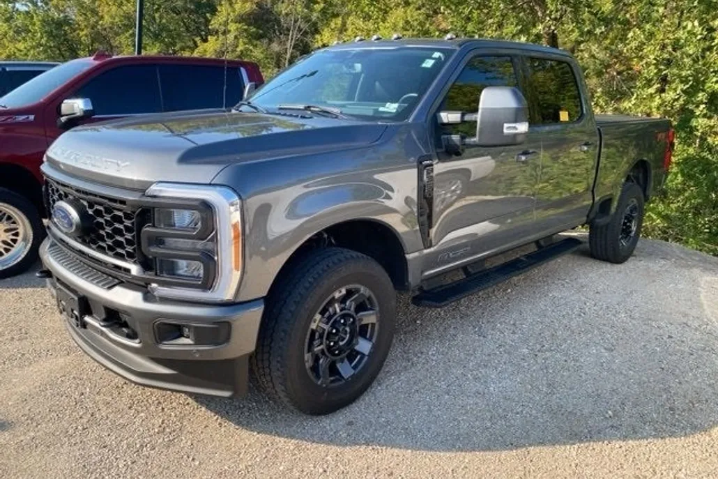 2023 Ford F-350 Lariat photo 1