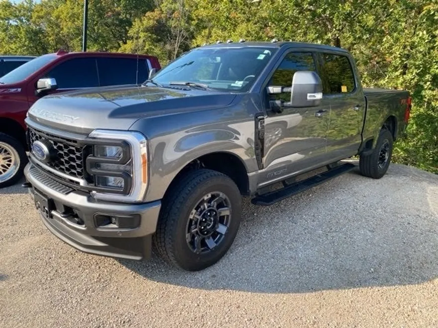 2023 Ford F-350 Lariat photo 1