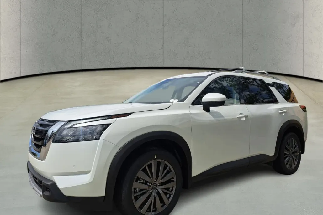 2025 Nissan Pathfinder SL photo 1