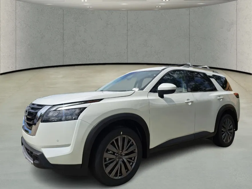 2025 Nissan Pathfinder SL photo 1