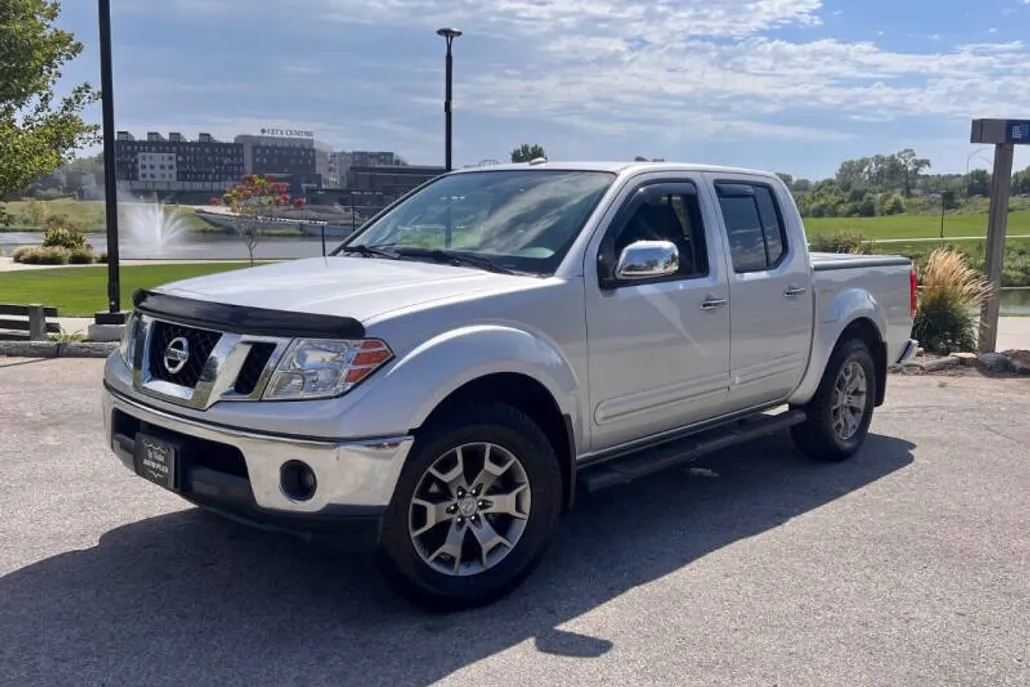 2016 Nissan Frontier SL photo 1