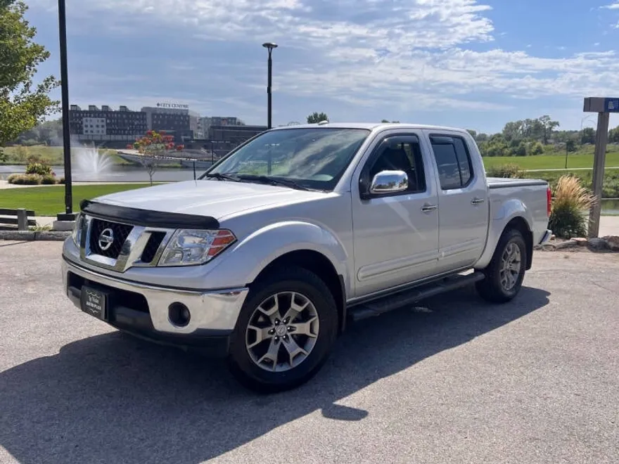 2016 Nissan Frontier SL photo 1