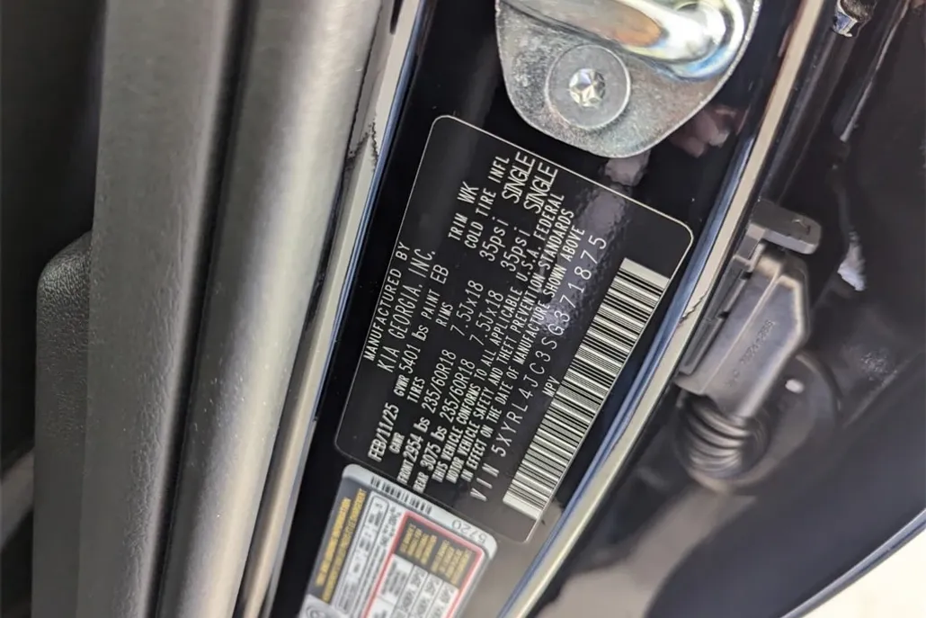 2025 Kia Sorento S photo 1