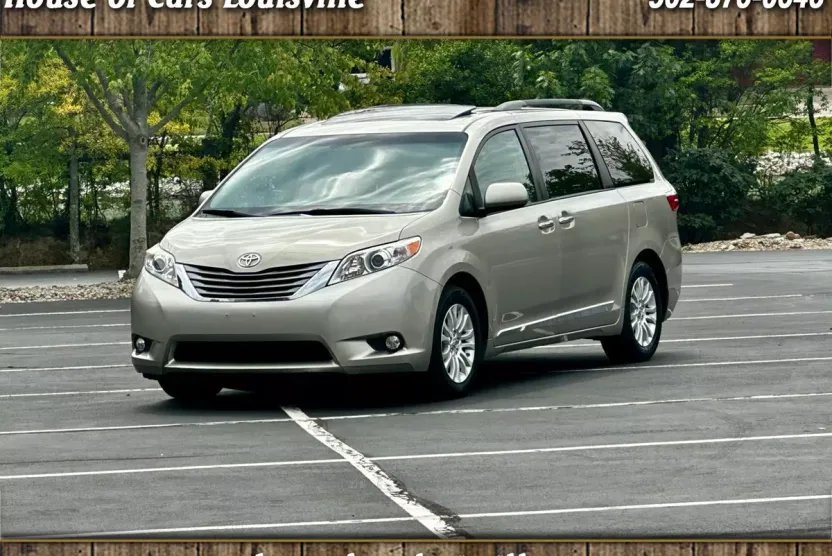 2015 Toyota Sienna XLE photo 1