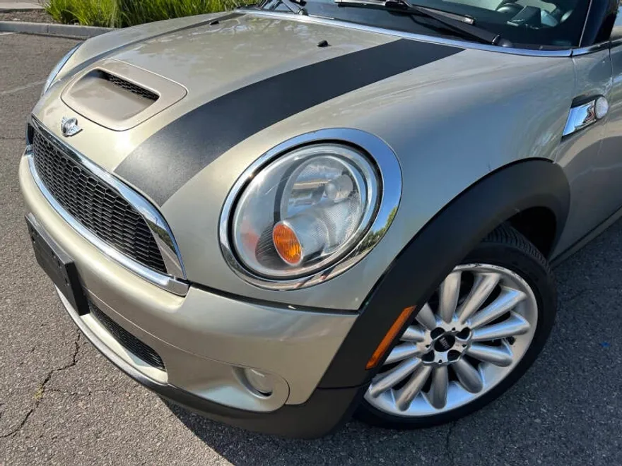 2010 Mini Cooper S 2 Door photo 1