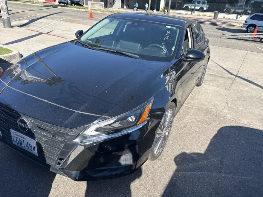 2023 Nissan Altima 2.5 SL photo 1