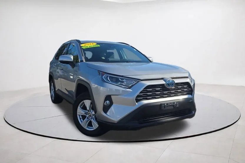 2021 Toyota RAV4 Hybrid XLE photo 1