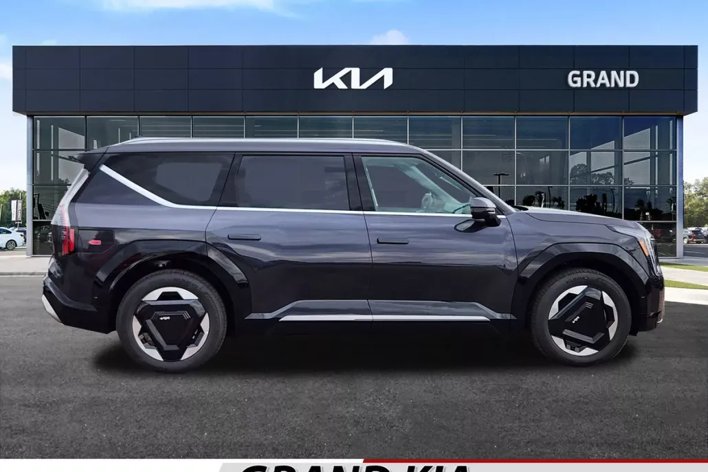 2026 Kia EV9 Land AWD photo 1