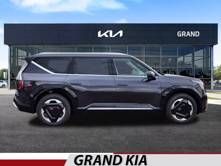 2026 Kia EV9 Land AWD photo 1