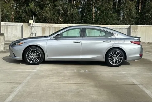 2025 Lexus ES 300h Base photo 2