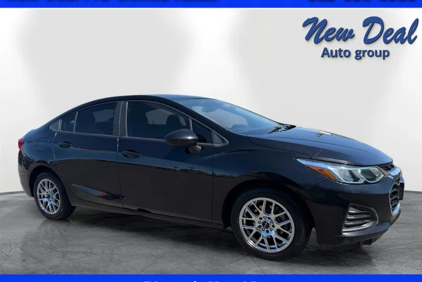2019 Chevrolet Cruze LS photo 1