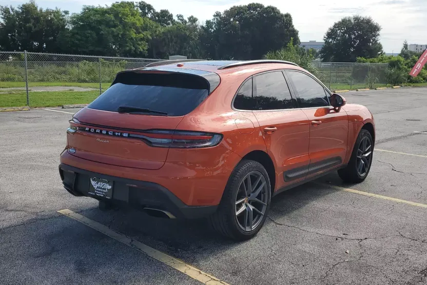 2023 Porsche Macan T photo 1