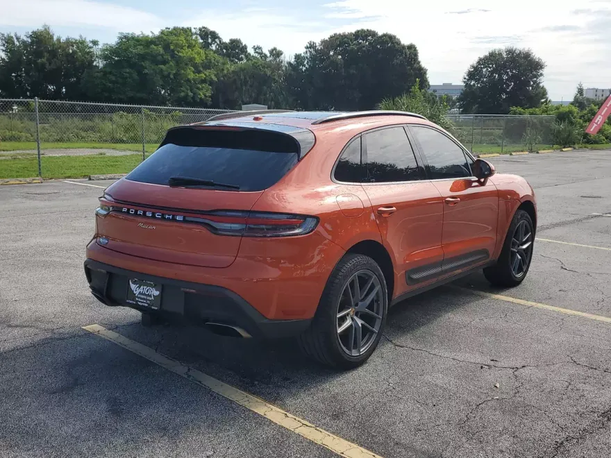 2023 Porsche Macan T photo 1