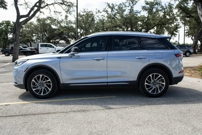 2022 Lincoln Corsair Standard photo 1