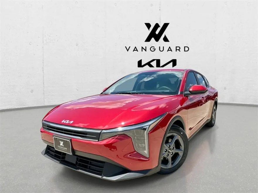 2025 Kia K4 LXS photo 1