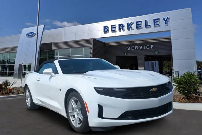 2023 Chevrolet Camaro 1LT photo 1