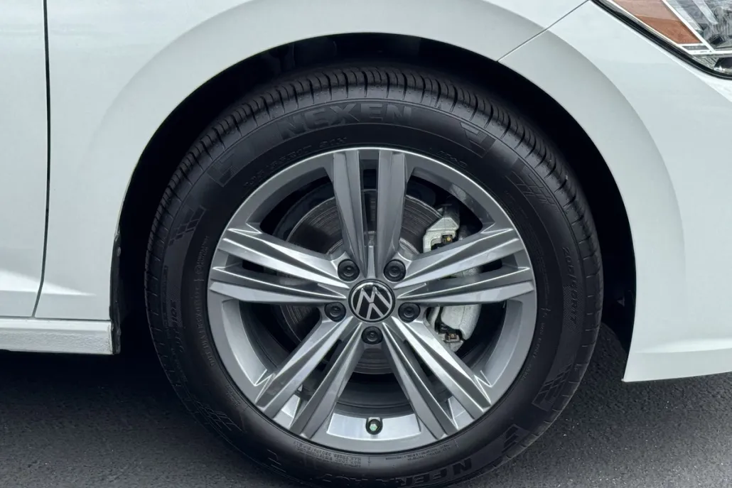 2024 Volkswagen Jetta SE photo 1