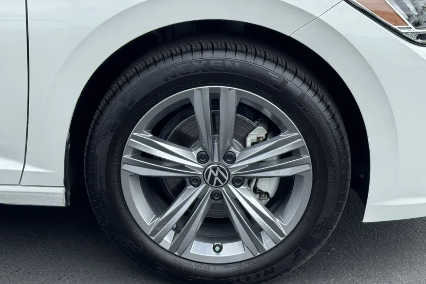2024 Volkswagen Jetta SE photo 1