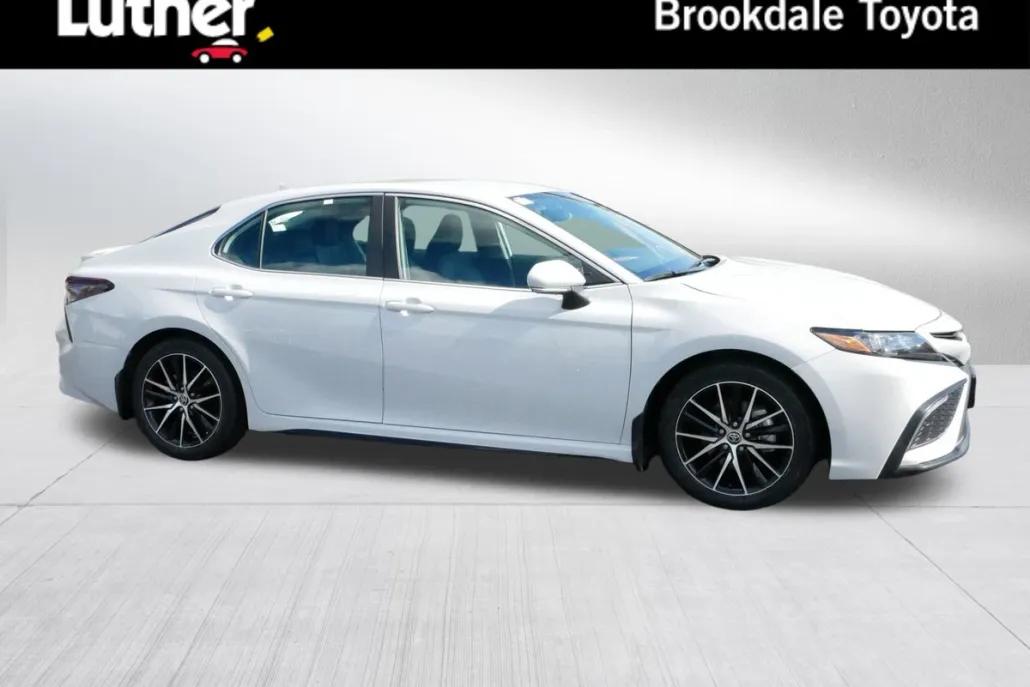 2023 Toyota Camry SE photo 1