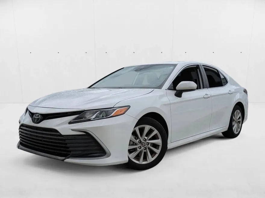 2024 Toyota Camry LE photo 1