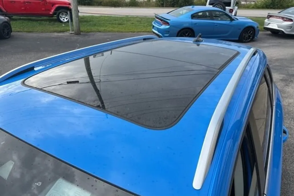 2022 Volkswagen Taos SE photo 1