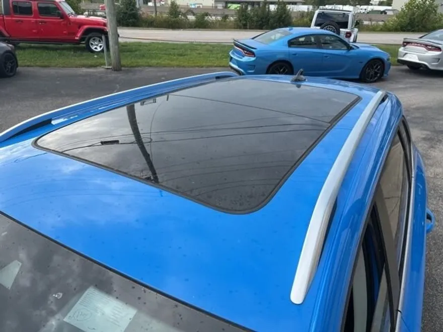2022 Volkswagen Taos SE photo 1